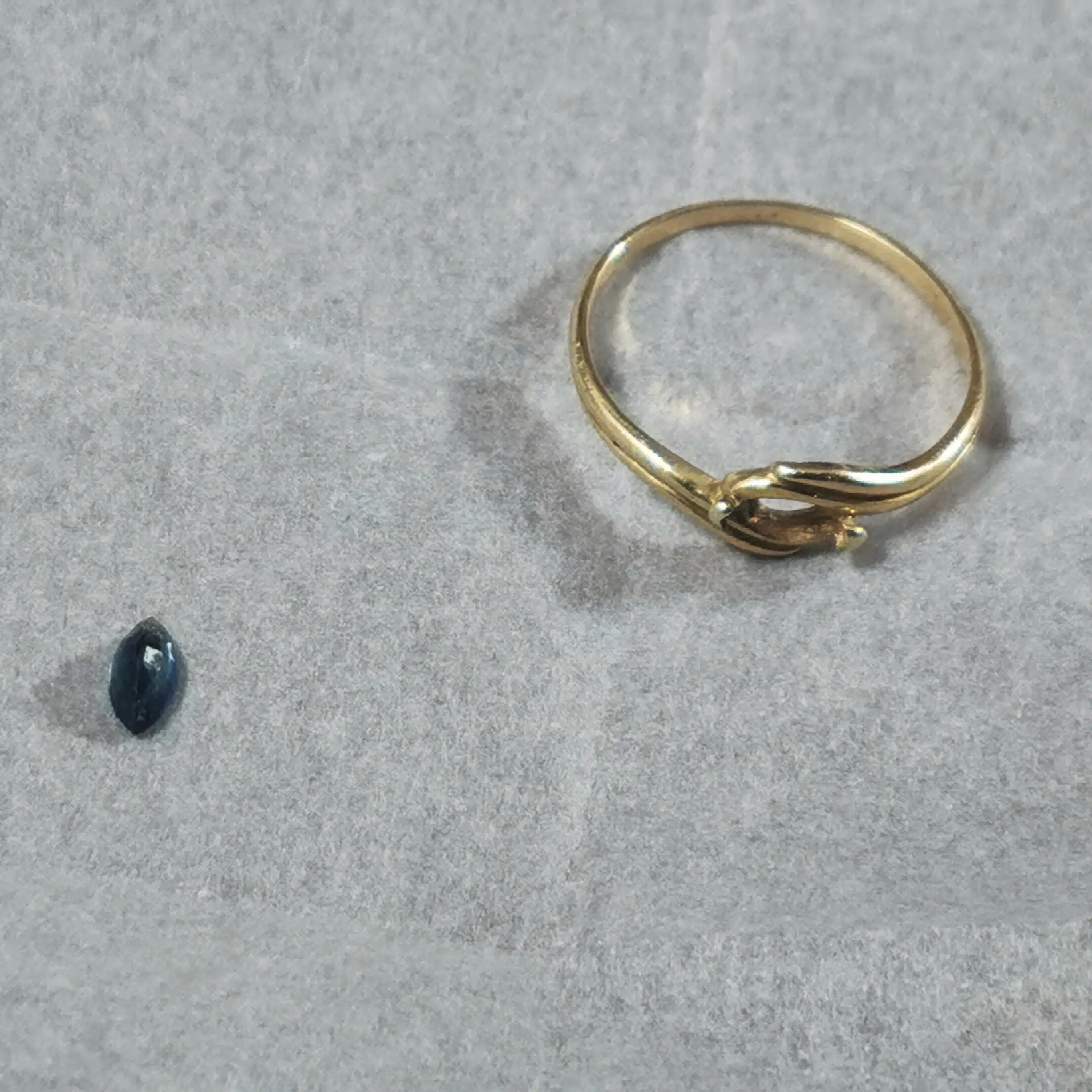 Réparation d'une bague à ressertir par la bijouterie D'Opales